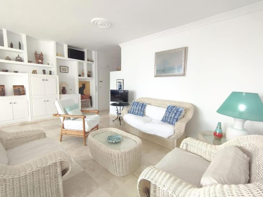 Beautiful 2 Bedroom In Calle Carabeo, Нерха Экстерьер фото